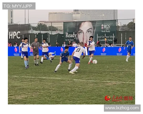 蓝球帅哥与足球帅哥的魅力对决谁才是运动场上的真正男神